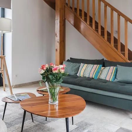 別荘 L'eperonnette, Cozy House With Swimming Pool, Surrounded By Vineyard, Near St Emilion