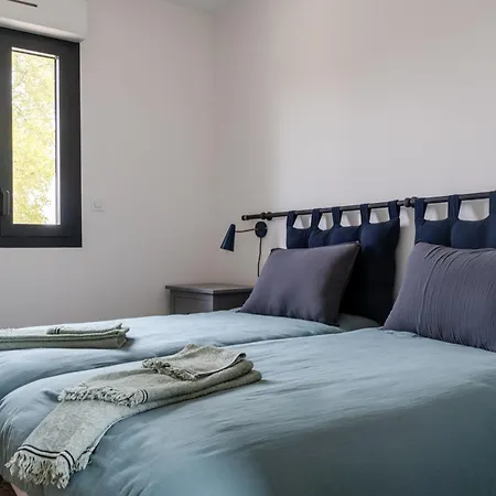 L'eperonnette, Cozy House With Swimming Pool, Surrounded By Vineyard, Near St Emilion 別荘