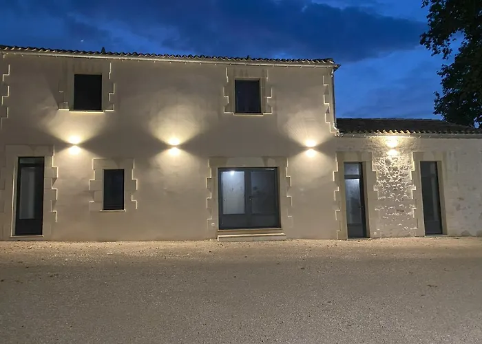 L'eperonnette, Cozy House With Swimming Pool, Surrounded By Vineyard, Near St Emilion 펜션
