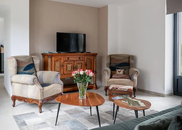 L'eperonnette, Cozy House With Swimming Pool, Surrounded By Vineyard, Near St Emilion 펜션