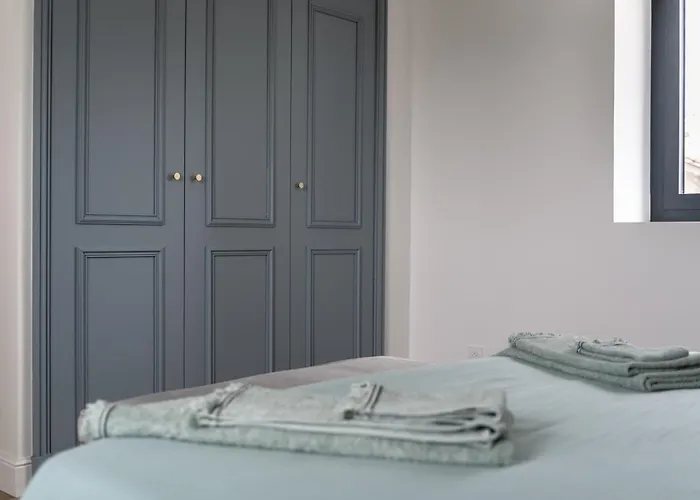 펜션 L'eperonnette, Cozy House With Swimming Pool, Surrounded By Vineyard, Near St Emilion