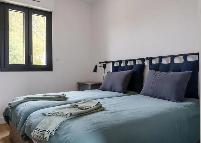 L'eperonnette, Cozy House With Swimming Pool, Surrounded By Vineyard, Near St Emilion 펜션