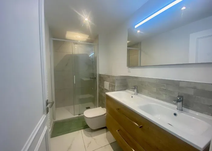 L'eperonnette, Cozy House With Swimming Pool, Surrounded By Vineyard, Near St Emilion 펜션